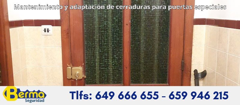 Mantenimiento y adaptación de cerraduras para puertas especiales